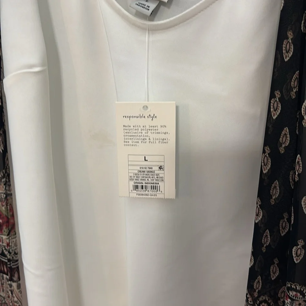 Beautiful sheer vest with a new Cream tank top - Picture 4 of 8